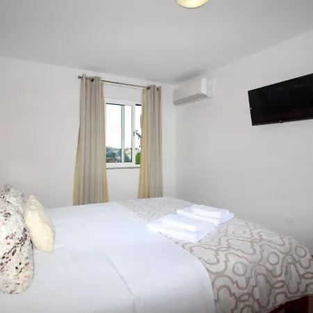 Apartment Ferienwohnung Fuer 6 Personen Ca 95 Qm In Cmara De Lobos, Madeira Suedkueste Von Madeira Camara de Lobos