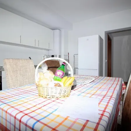 Ferienwohnung Fuer 6 Personen Ca 95 Qm In Cmara De Lobos, Madeira Suedkueste Von Madeira * Camara de Lobos